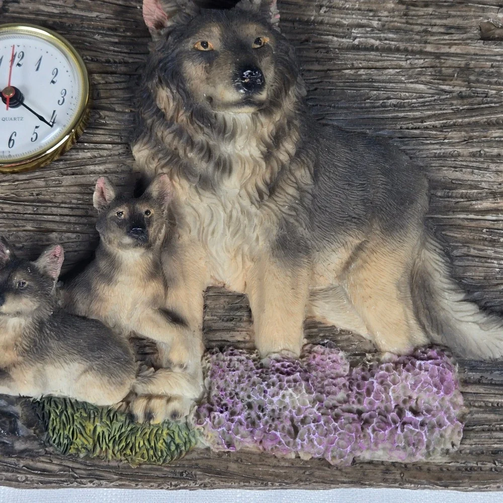 Vtg Wolf Pack Family 3D Wall Clock Rustic Cabin Wildlife Decor Resin *TESTED*